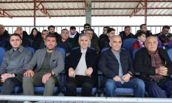 VALİ ÜNLÜER'DEN SPORA TAM DESTEK! İSTİKLALSPOR'UN MAÇINI İZLEDİ