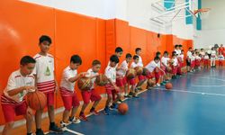 Potada Gelecek Yetişiyor; 400 Genç Basketbolun Temellerini Atıyor