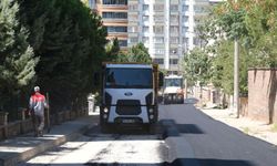 ONİKİŞUBAT’TA SADECE 1 MAHALLEYE 5 BİN TON ASFALT