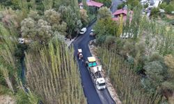Büyükşehir’den Çağlayancerit Kırsalında Asfalt Atağı