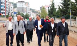 ONİKİŞUBAT’TA BİR MAHALLEYE 45 MİLYONLUK ASFALT