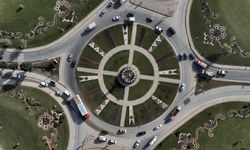 Büyükşehir Kavşakları 500 Bin Çiçekle Renklendiriyor