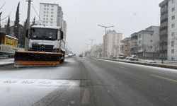Büyükşehir Belediyesi Kar Mesaisinde; Tüm Ekipler Sahada