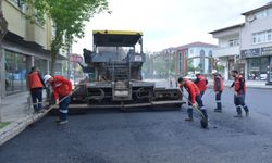 Büyükşehir, Göksun’da Atatürk ve Yunus Emre Caddelerinde Asfalt Serimine Başladı