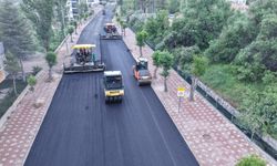 Büyükşehir’den Elbistan Pınarbaşı Caddesi’nde Kesintisiz Asfalt Mesaisi
