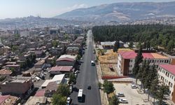 Büyükşehir, Şeyh Adil ve Girne Caddelerini Sıcak Asfaltla Yeniledi