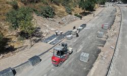 NURSULTAN NAZARBAYEV BULVARI’NDA DÖNÜŞÜM YÜRÜYÜŞ YOLU İMALATIYLA SÜRÜYOR