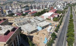 KAHRAMANMARAŞ GENÇLİK VE SPOR MERKEZİ YÜKSELİYOR