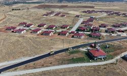 GÖKSUN’DA BİR MAHALLENİN DAHA YOLU YENİLENİYOR