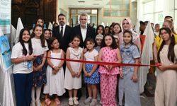 MİNİKLERİN SANAT YOLCULUĞU SERGİYLE TAÇLANDI