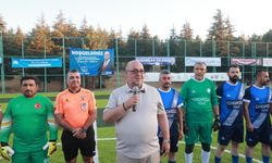 İHTİYAR DELİKANLILAR YEŞİL SAHALARDA