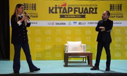 FULYA ÖZTÜRK VE TÜRKER AKINCI KİTAP FUARINDA SEVENLERİYLE BULUŞTU