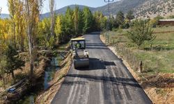 GÖKSUN KIRSALINDA ULAŞIMI İYİLEŞTİREN ASFALT HAMLESİ