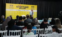 KİTAP FUARI’NDA HALİT ERTUĞRUL’DAN GENÇLERE VE AİLELERE HAYAT REHBERLİĞİ