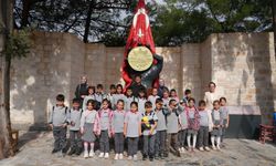 EDEBİYAT ŞEHRİ’NDE ÇOCUKLARIN DÜNYASI KİTAPLARLA RENKLENİYOR