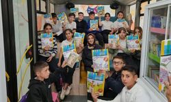 UNESCO EDEBİYAT ŞEHRİ’NDE KİTAP SEVGİSİ MOBİL KÜTÜPHANEYLE BÜYÜYOR