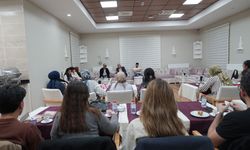 ULUSLARARASI YAZARLAR TECRÜBELERİNİ GENÇLERLE PAYLAŞTI