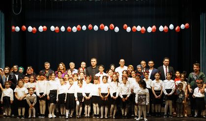 Minik Yüreklerden Dev Performans