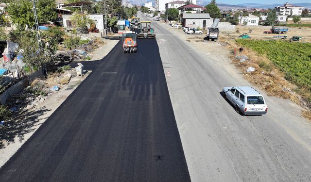 Büyükşehir Türkoğlu’nun Ana Caddesinde Asfalta Başladı