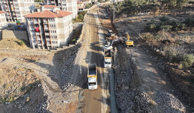 Türkoğlu Orçan Caddesi’nde Yenileme Çalışmaları Sürdürülüyor