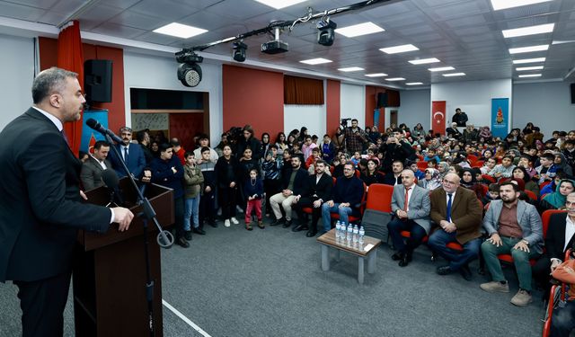 Başkan Toptaş’tan Öğrencilere Sıcak Dokunuş