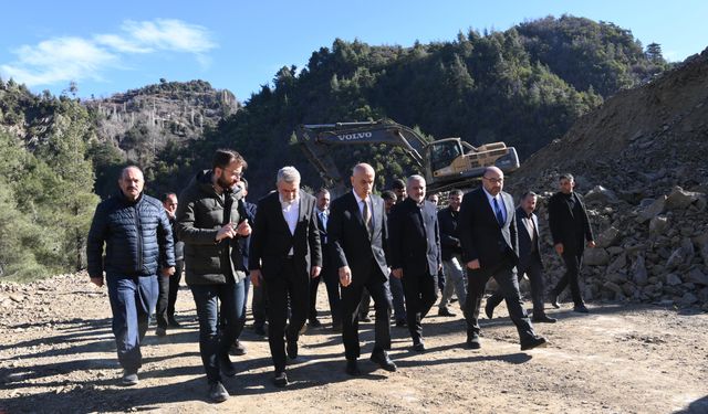 Andırın’ın Şehir Merkezine Ulaşımını Kısaltacak Yolda Çalışmalar Hızla Sürüyor