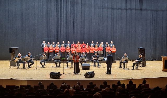 ‘Hikayemiz Şarkılarda Yazılı’ Dinleyicilerini Mest Etti