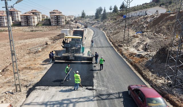 Büyükşehir Türkoğlu’nda Arterleri Bir Bir Yeniliyor