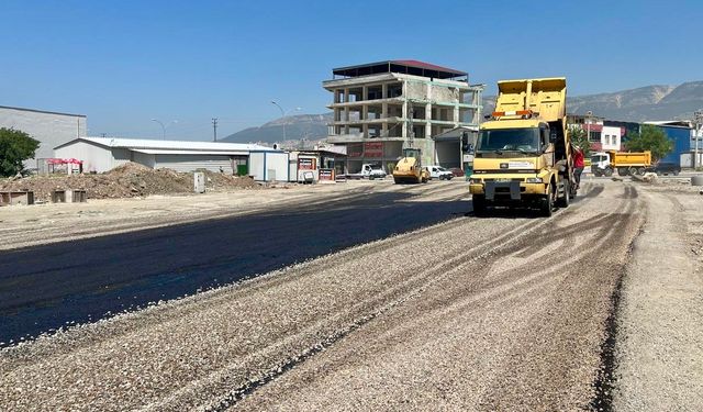 Büyükşehir’den Yeni Sanayi Sitesi’ne Asfalt