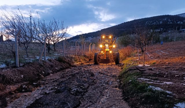 Büyükşehir, Dulkadiroğlu Kırsalında Yağışın Getirdiği Olumsuzlukları Ortadan Kaldırıyor