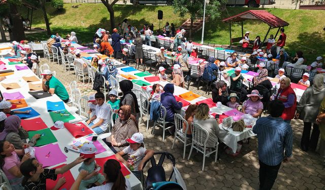 Anneler ve Çocukları Büyükşehir’in Çiçek Yapım Atölyesinde