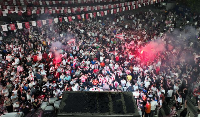 Büyükşehir, İstiklalspor’un Şampiyonluk Yolculuğunu Dev Ekranda Sporseverlerle Buluşturdu