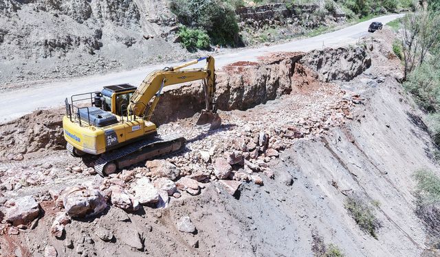 Nurhak’ta Tatlar ve Yeni Mahalle’yi Karayoluna Bağlayan Arter Genişletiliyor
