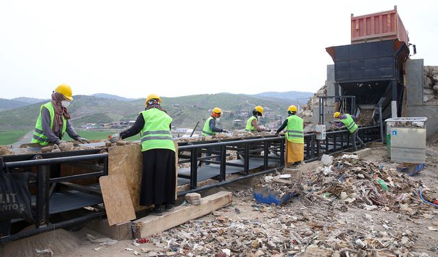 Büyükşehir’in Ayrıştırma Tesisi, Türkiye’de Yerel Yönetimlere Örnek Oluyor