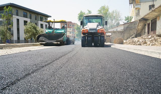 Büyükşehir, Azerbaycan Mahallesi’nde Yolları Asfaltla Kaplıyor