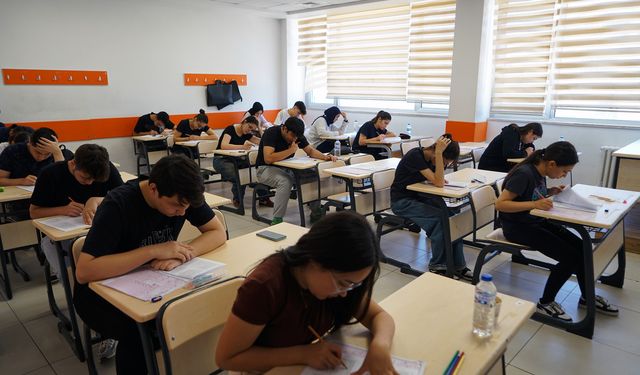 Büyükşehir’den 11 İlçede Üniversite Adaylarına YKS Provası