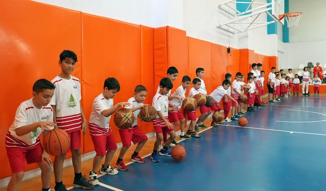 Potada Gelecek Yetişiyor; 400 Genç Basketbolun Temellerini Atıyor