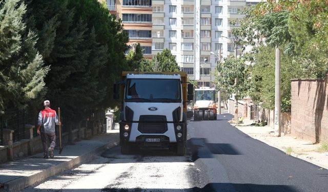 ONİKİŞUBAT’TA SADECE 1 MAHALLEYE 5 BİN TON ASFALT