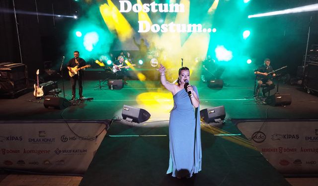 Geleneksel Ağustos Fuarı’nda Hatice Gökçeli’den Türkü Ziyafeti