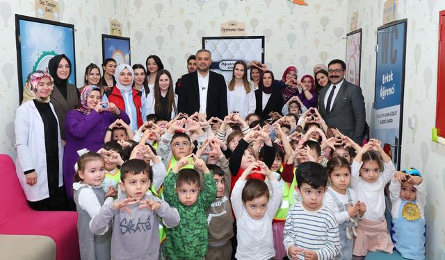 ONİKİŞUBATLI ÇOCUKLARA BELEDİYE HİZMETİ