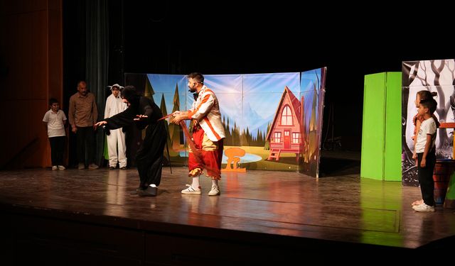 “Pamuk ile Kömür” Hayvan Sevgisini Sahneye Taşıdı