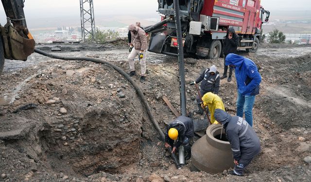 KASKİ Sahada; Sağanak Yağışın İzleri Bir Bir Siliniyor