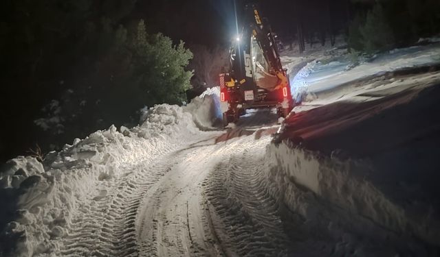 Büyükşehir, Kırsalda da Karla Mücadelesini Kesintisiz Sürdürüyor