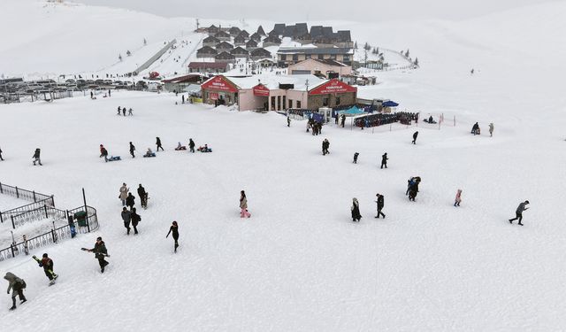 Akdeniz’in Kayak Merkezi Yedikuyular’a Yoğun İlgi