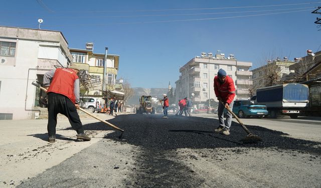 Yollarda Asfalt Çalışması Kesintisiz Sürüyor