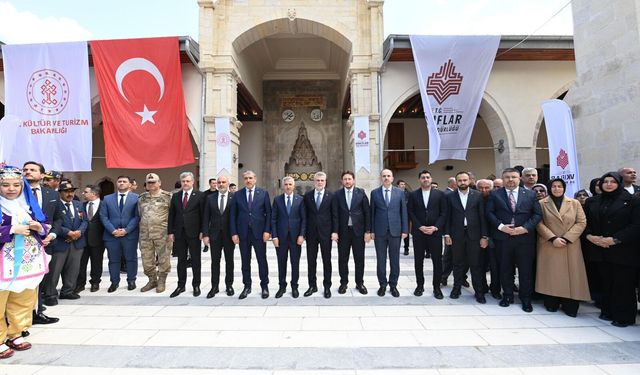Tarihi Ulu Camii, Cumhurbaşkanı Erdoğan’ın Canlı Bağlantıyla Katıldığı Törenle İbadete Açıldı