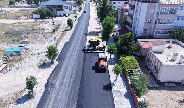 Büyükşehir, Elbistan’daki Tepebaşı Caddesi’nde Asfalt Mesaisine Başladı