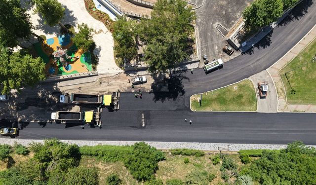Büyükşehir, Dulkadiroğlu Pınarbaşı Caddesi’nde Asfalt Mesaisine Başladı