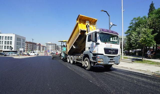 Büyükşehir, Zübeyde Hanım’da İkinci Etaba Başladı; Son Kat Asfalt Seriliyor