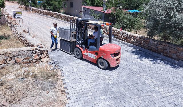 AFŞİN EMİRLİ’NİN ULAŞIM STANDARDI İYİLEŞTİRİLİYOR